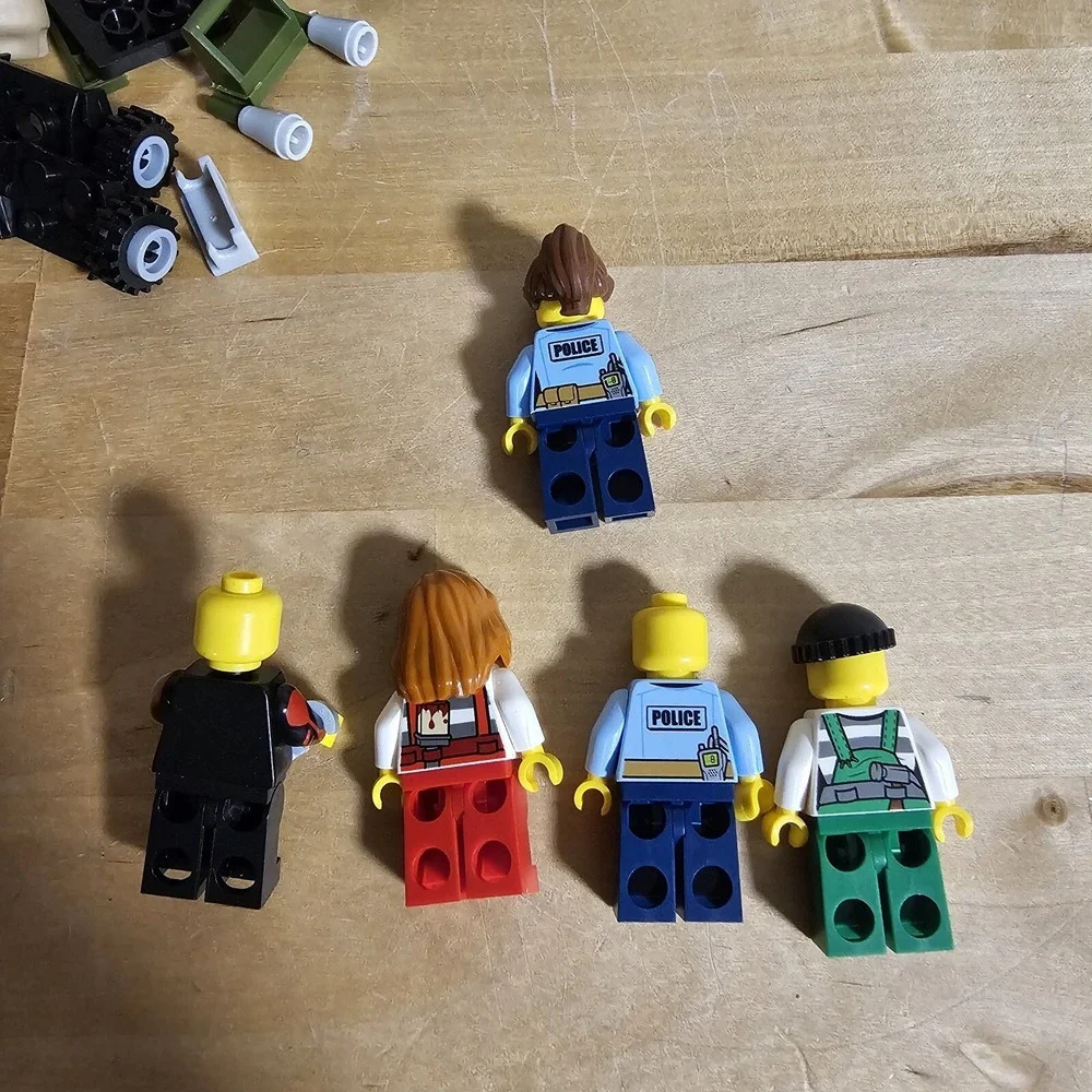 5x Lego Minifigures W/ Random Lego Parts Read Description
